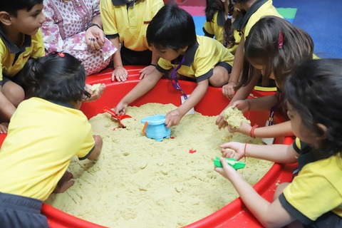 Best Day Care Center in Delhi | Kidzee Ghitorni